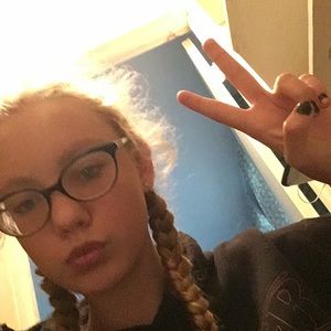 Meet your Posher, Aija